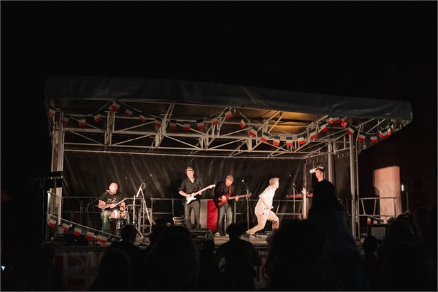 Le groupe Otcho sur scène - gwen monin