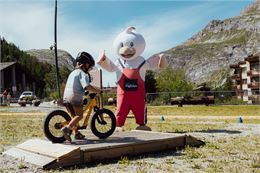 En selle avec Gaston_Val-d'Isère - Elisa Vercueil - Val d'Isère Tourisme