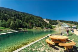 Courchevel Le Praz : visite du village, entre lac et saut à ski - Courchevel Tourisme