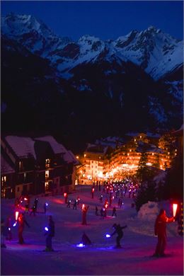 Descente aux lampions des enfants à Valfréjus - Valphoto