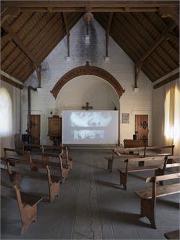 Projection du film Psychopompe de Camille Henrot - Biennale Artocène_Saint-Gervais-les-Bains - Julie