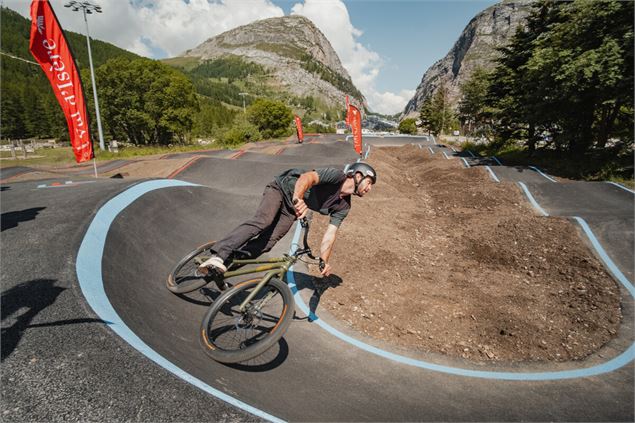 BMX à la Pumptrack - Val d'Isère Tourisme
