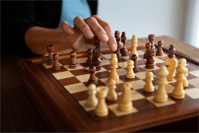 Rencontre autour des échecs_Aime-la-Plagne - Freepik