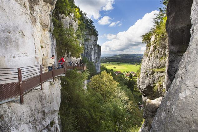 s9c2940-1200x800.jpg - Grottes de St Christophe