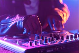 Soirée DJ - freepik