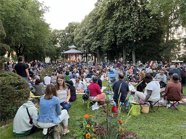Public lors des concerts au square Simone Veil - ©OTBBD
