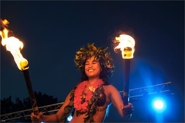 Festival des Cultures du Monde : danses traditionnelles et feu d'artifice - UACS
