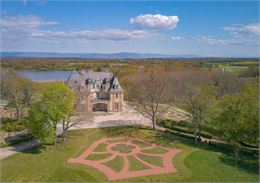 château de Joyeux vu du ciel - M Levy
