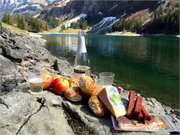 Pique-nique au bord d'un lac - Pixabay