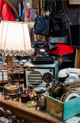Brocante au restaurant bar la Guinguette de Champagneux_Champagneux - Freepik