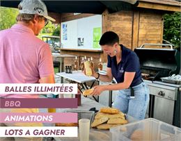 deux personnes et l'une fait un sandwich - Golf_de_Giez