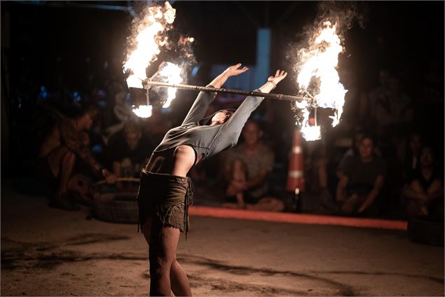 Spectacle de feu du 14 Juillet !_Montchavin-les-Coches - mxwegele sur Pixabay