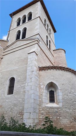L'église au cœur du village de Lapeyrouse - Dombes Tourisme