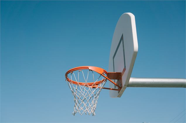 Baskeball à Valloire - Unslpash - andy-hu-GHjoI-unsplash