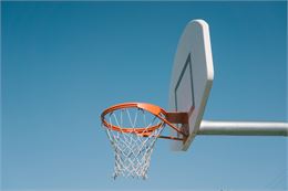 Baskeball à Valloire - Unslpash - andy-hu-GHjoI-unsplash