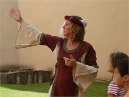 Visite contée aux Allymes - Faustine B