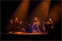 Spectacle - ©Meng Phu