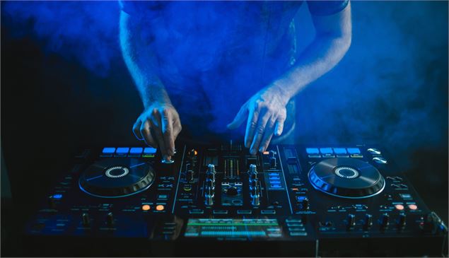 Soirée Mix - Freepik