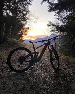VTT au coucher du soleil - Sylvain Venaud