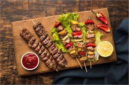 Soirée brochettes variées & carpaccios_Aime-la-Plagne - Image by freepik
