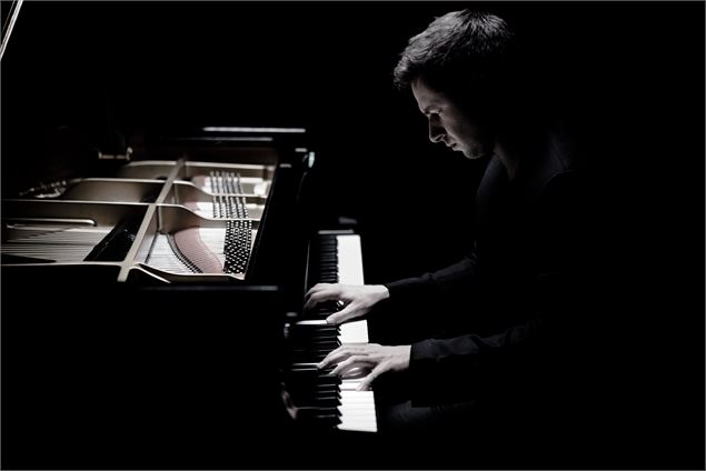 Bertrand Chamayou au piano - Marc Borggreve