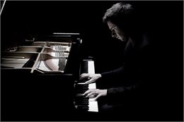 Bertrand Chamayou au piano - Marc Borggreve