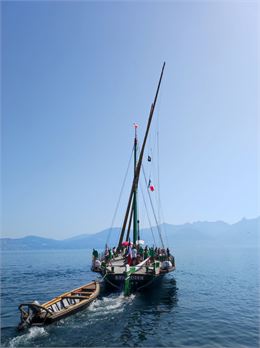 Sortie en bateau sur la barque La Savoie à Saint-Gingolph - Lucia Cranfield