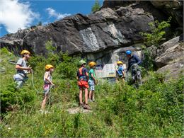 Des enfants s'initient à la via ferrata - B.Filliol - OTHMV