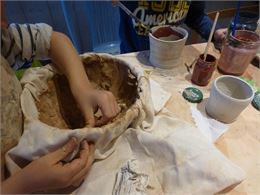 atelier poterie modelage terre au Grand Filon - animation attraction - maurienne belledonne savoie