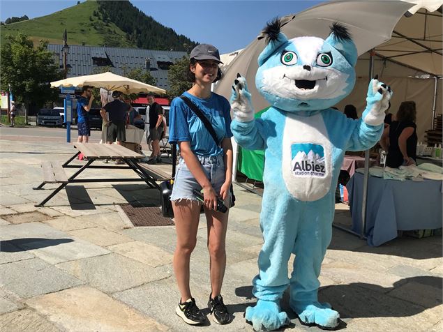 Mascotte sur le marché d'Albiez - OT MCM