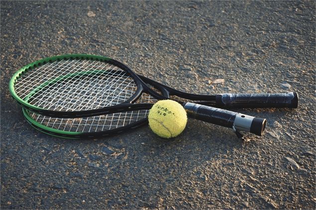 Deux raquettes de tennis et une balle - Pixabay