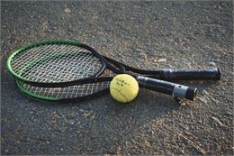 Deux raquettes de tennis et une balle - Pixabay