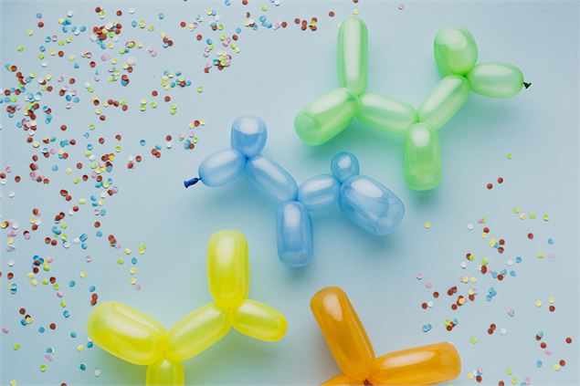 Le Festoche des Mioches | ATELIERS potions et ballons_Plagne-Montalbert - Freepik