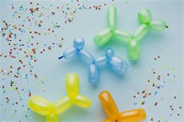 Le Festoche des Mioches | ATELIERS potions et ballons_Plagne-Montalbert - Freepik