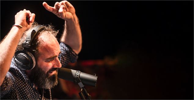 Poésie couchée sur musique en transat_Montrevel-en-Bresse - Pascale Cholette