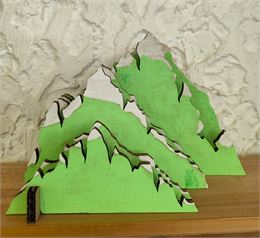 Montagne réalisée en carton 100% recyclé. - OT Flumet/St Nicolas