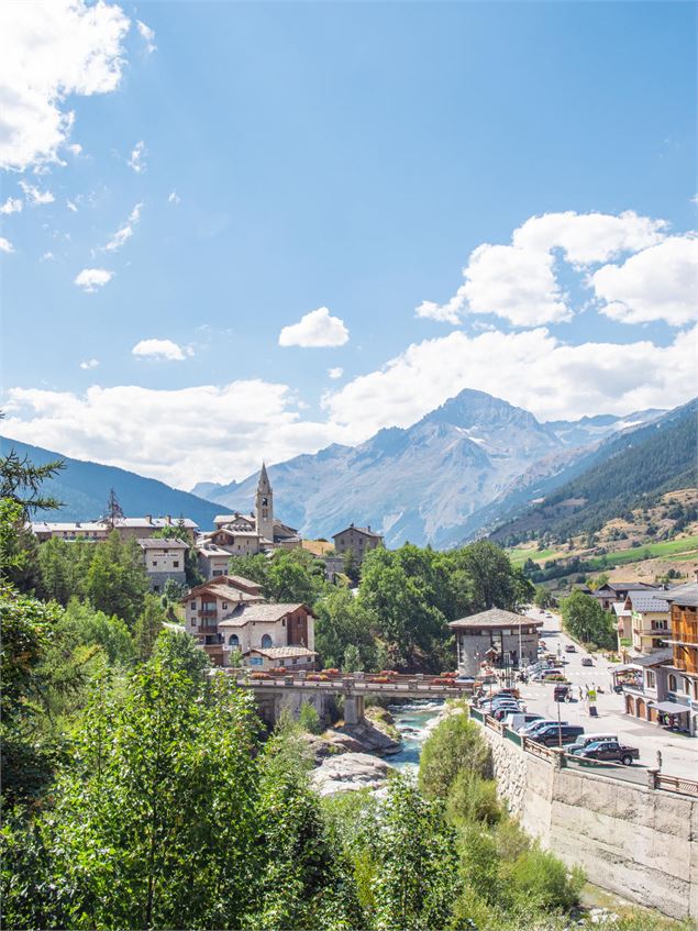 Vue du village de Lanslevillard - D.Cuvelier - OTHMV