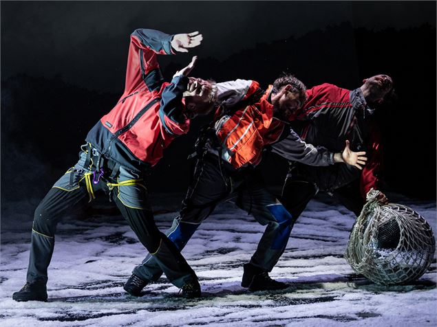 White Out, spectacle cirque et alpinisme_Bonneville - Andrea Macchia