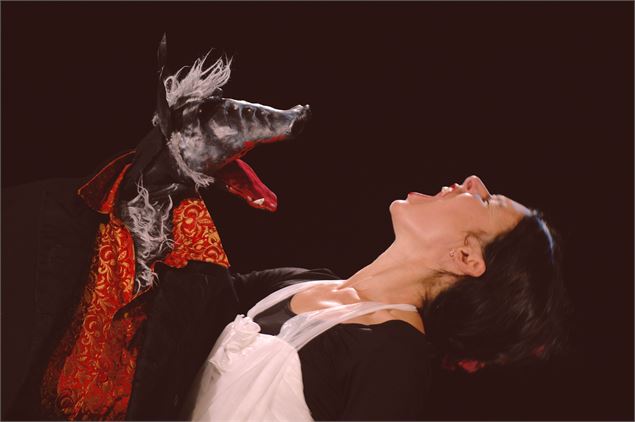 Chaussures dans la lumière des livres  - Théâtre d'objets_Annecy - Vincent Marin_Turak Théâtre