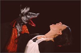 Chaussures dans la lumière des livres  - Théâtre d'objets_Annecy - Vincent Marin_Turak Théâtre