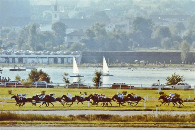 1965 : Ouverture de l’hippodrome de Divonne - Mairie de Divonne