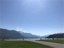 Le lac d'Annecy vu du Paquier - Musées d'Annecy