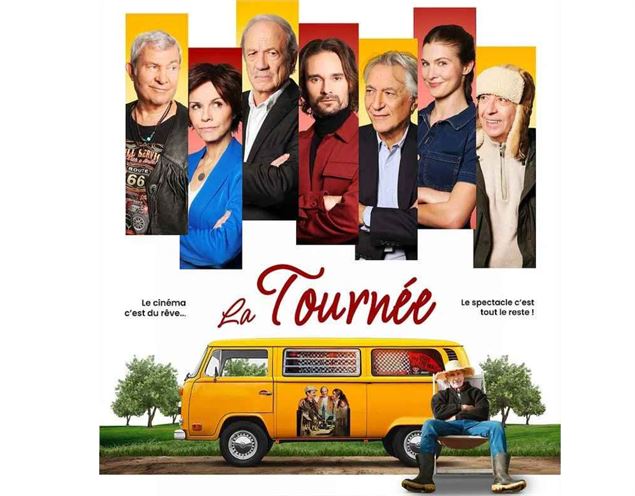 affiche la tournée acteurs et bus jaune - La Tournée