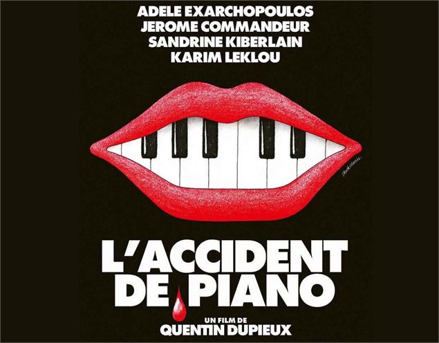 bouche rouge avec dents en touches de piano sur fond noir - L'Accident de Piano