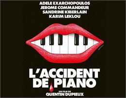 bouche rouge avec dents en touches de piano sur fond noir - L'Accident de Piano
