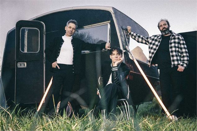 Spectacle décentralisé du Dôme Théâtre : Pelouse_Ugine - Pascale cholette