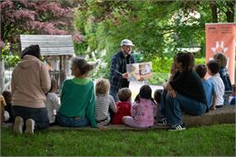 Lecture à voix haute, découverte et manipulation de livres_Les Houches