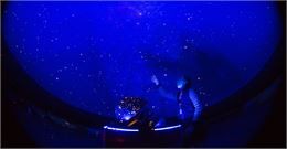 Un médiateur sous le planétarium - La Turbine sciences