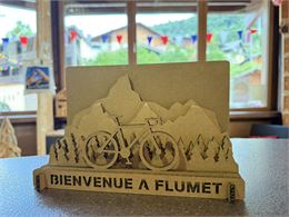 Vélo en carton - "Bienvenue à Flumet" - OT Flumet/St Nicolas