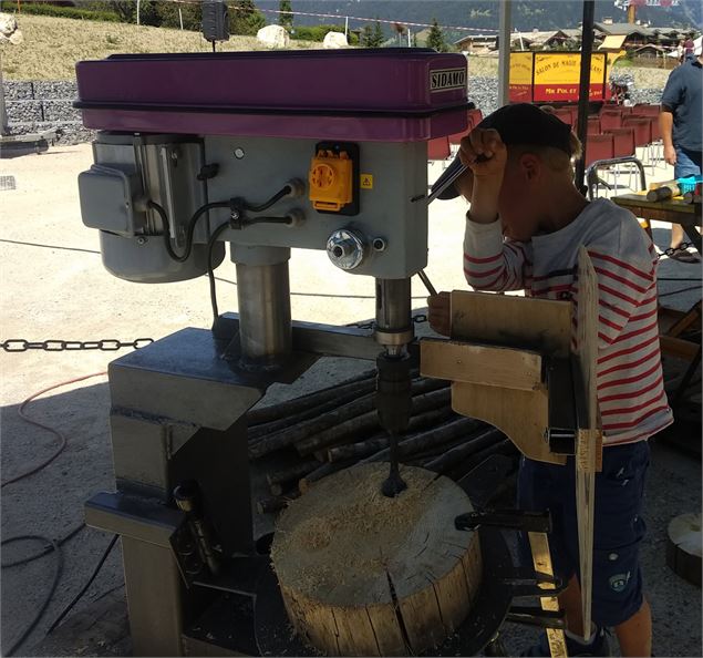 Atelier de fabrication de tabourets en famille et pass partout!_Le Corbier